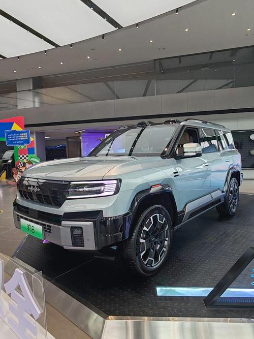 成都194比亚迪方程豹硬派越野的爆款，英菲尼迪35周年与你共成长